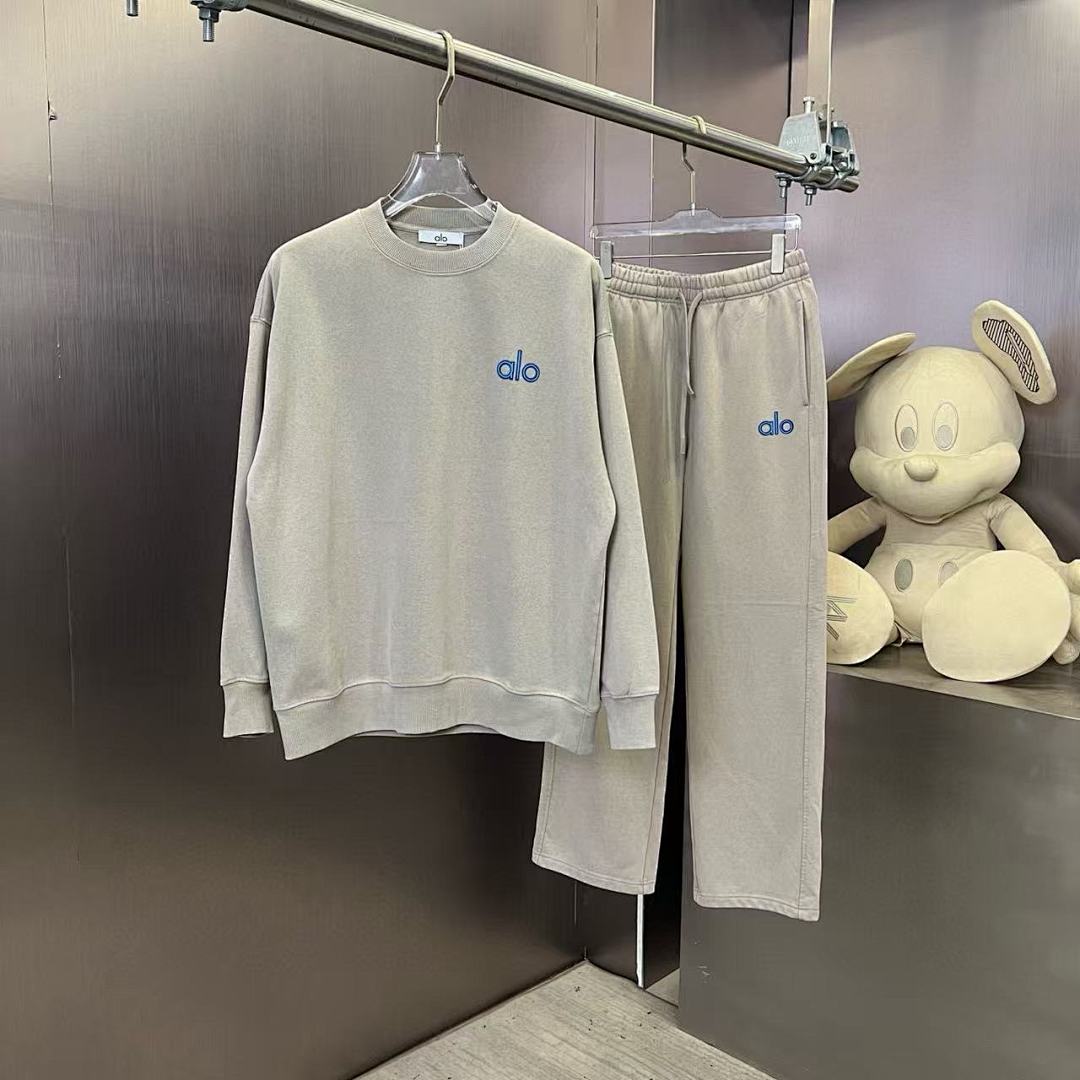 Alo Sweatshirt — 772cff97 angle 1