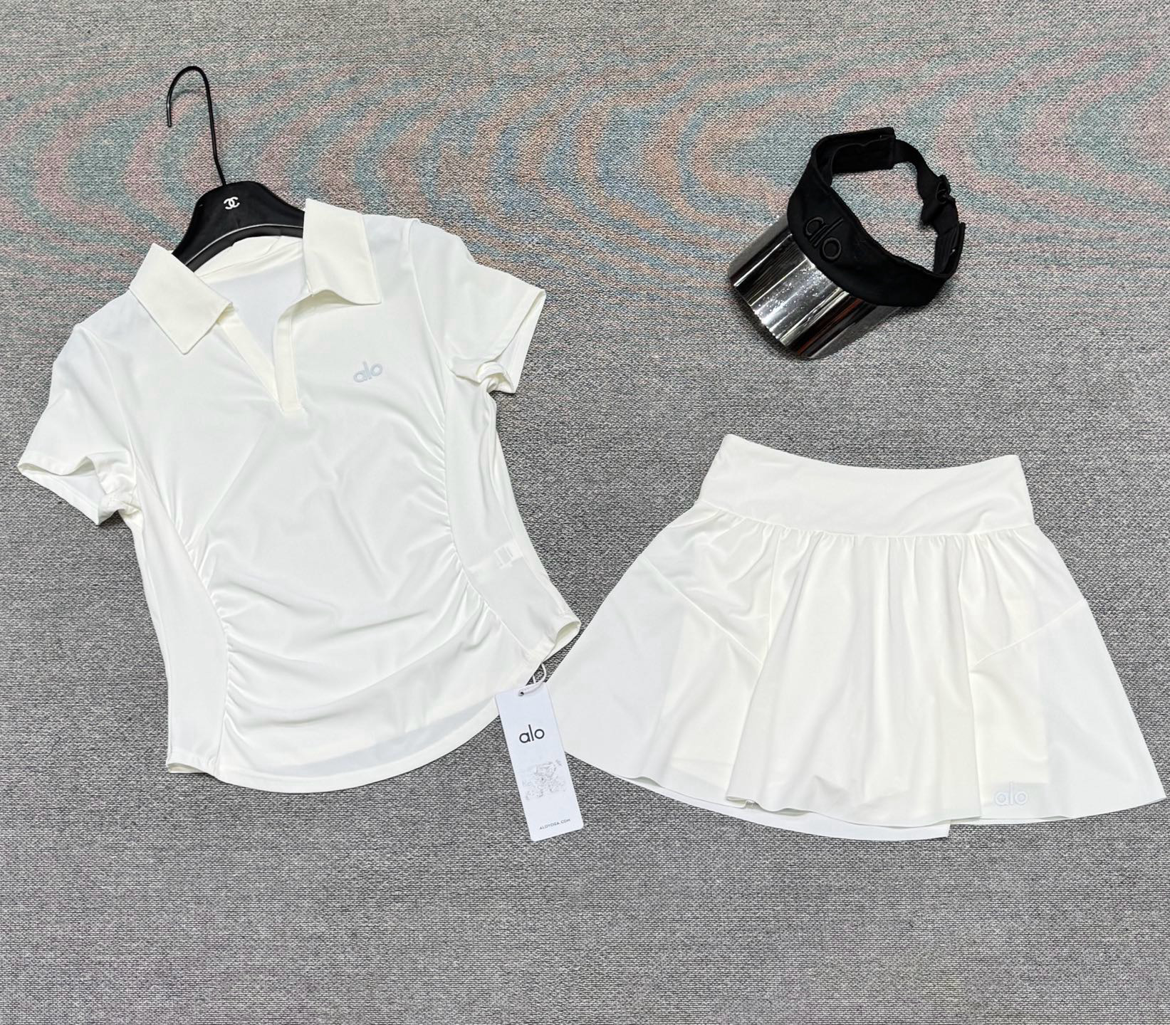 Alo T-Shirt — d2e99346 angle 1