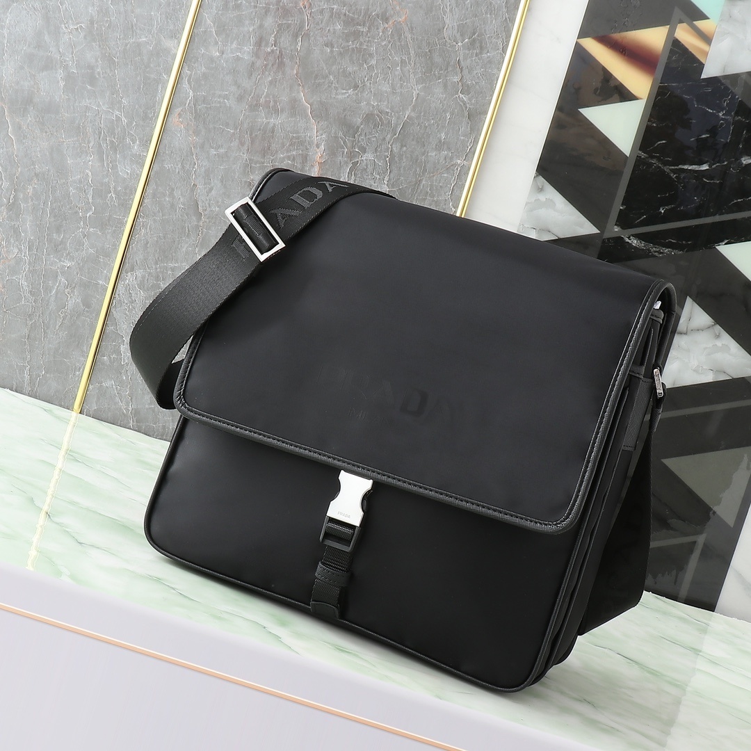 Designer Bags Prada — d166-1 angle 1