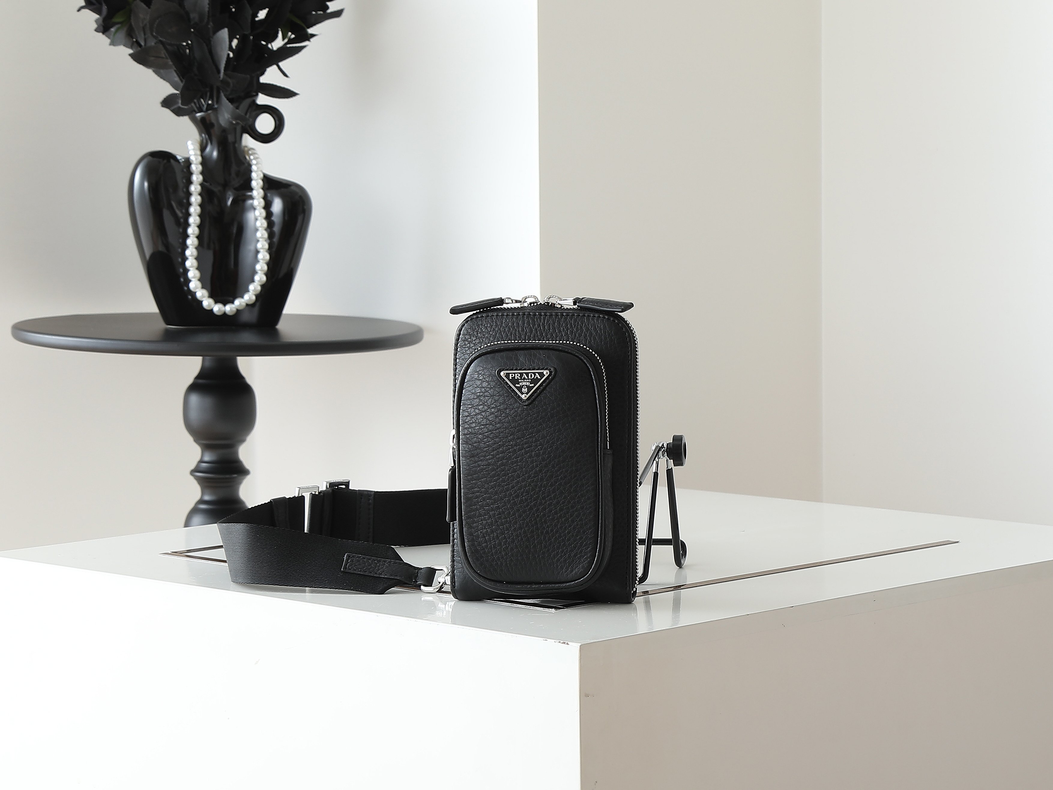 Designer Bags Prada — H195-1 angle 1