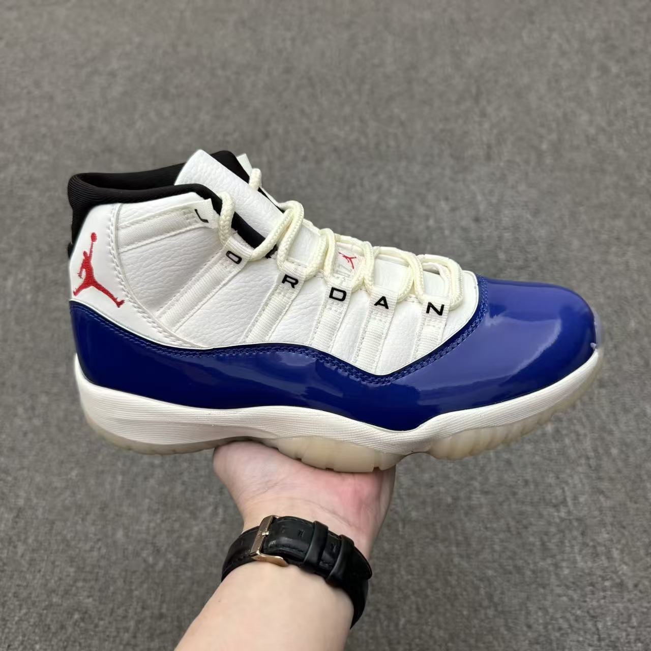Shoe Air Jordan — 2124eeb0 angle 1