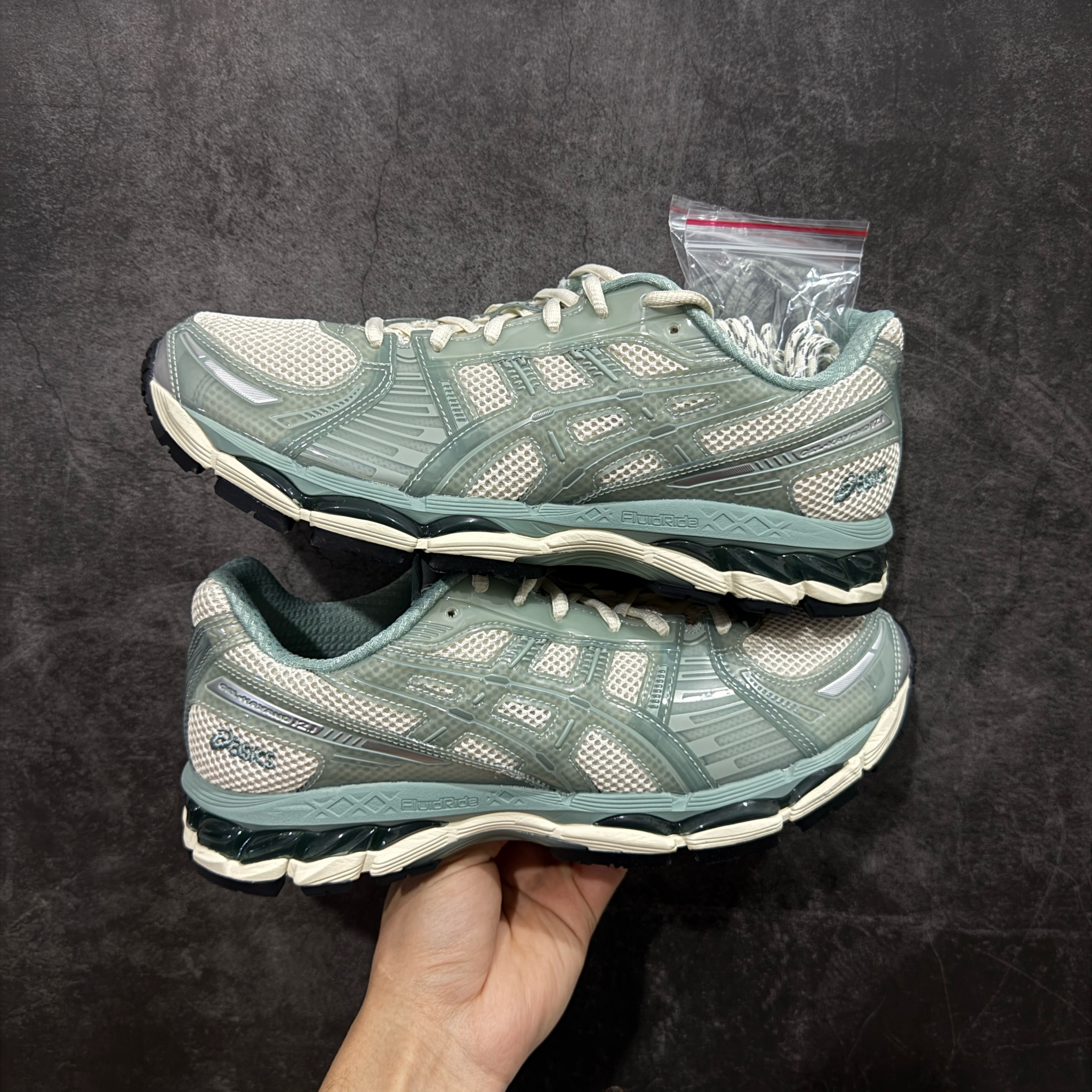 Shoe Ascics — 22b27c8a angle 1