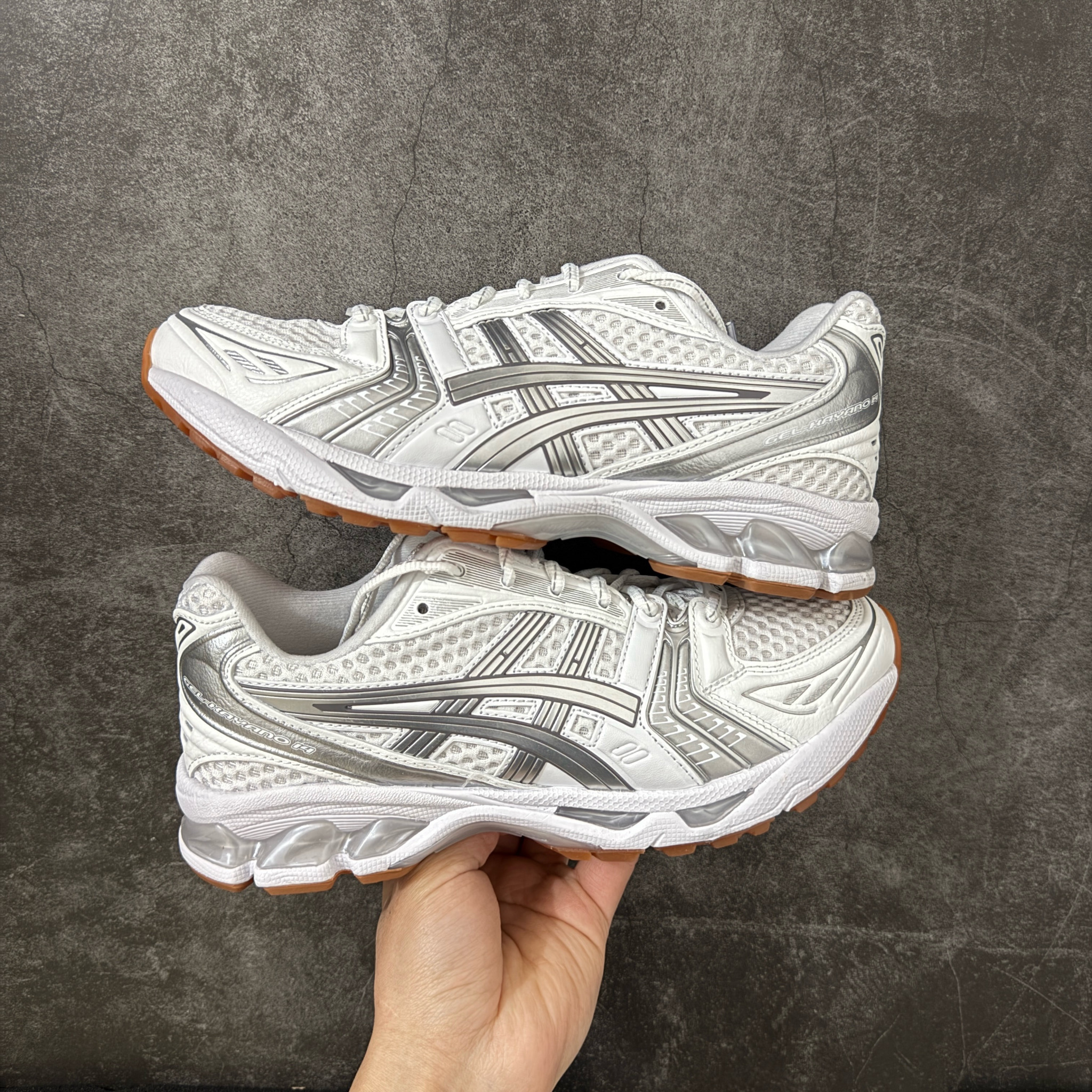 Shoe Ascics — 8ebc8e88 angle 1