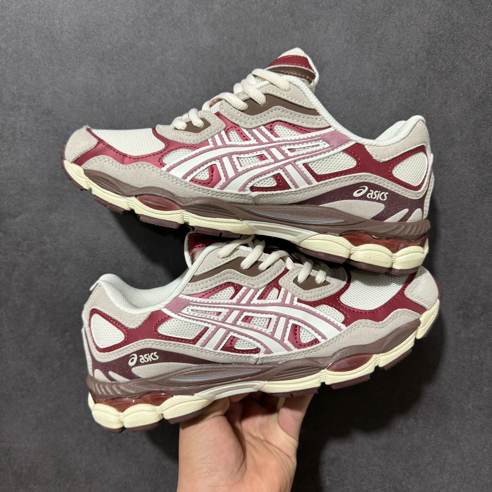 Shoe Ascics — e1102a60 angle 1