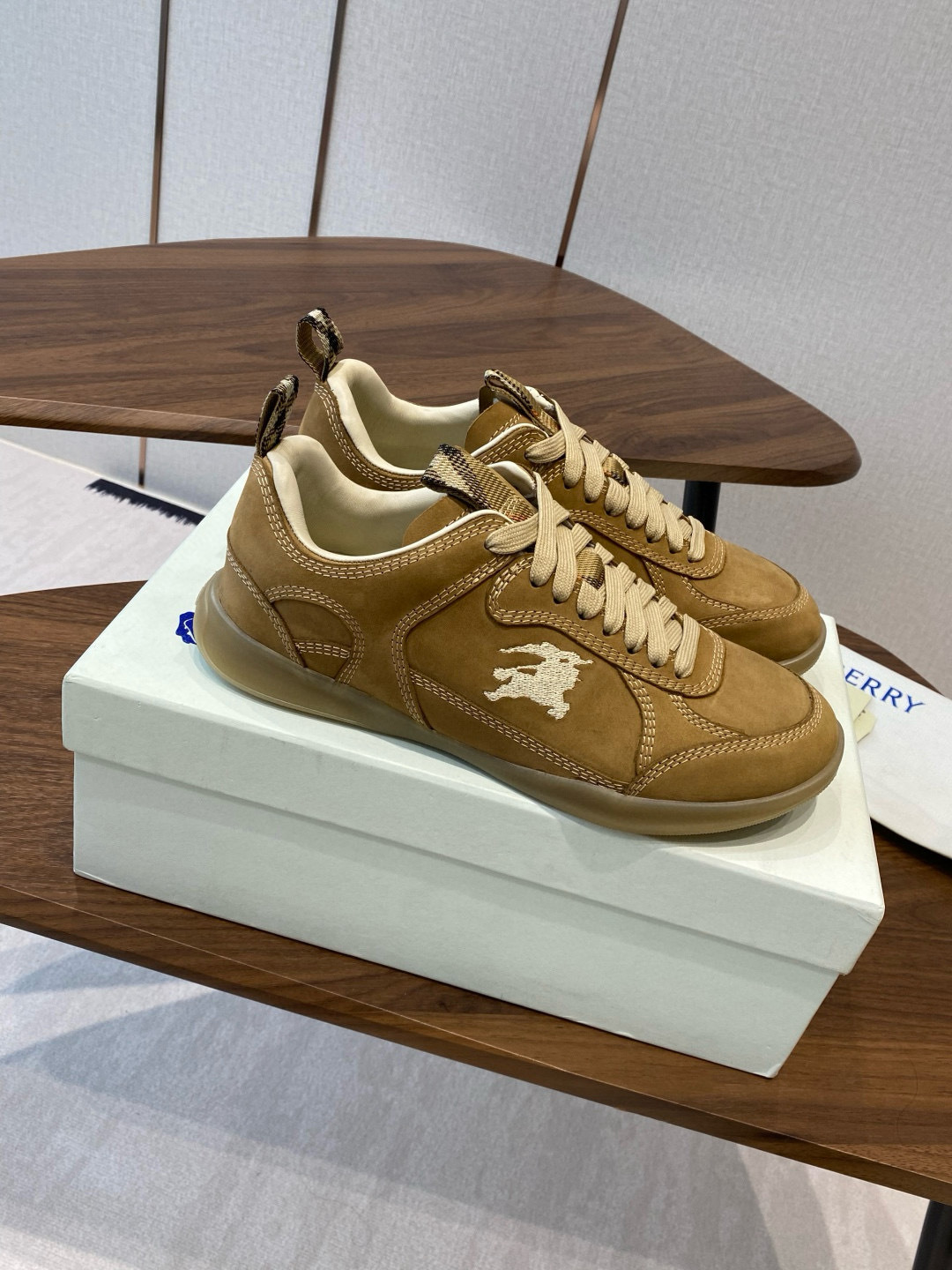 Shoe Burberry shoes — 20a968ad angle 1