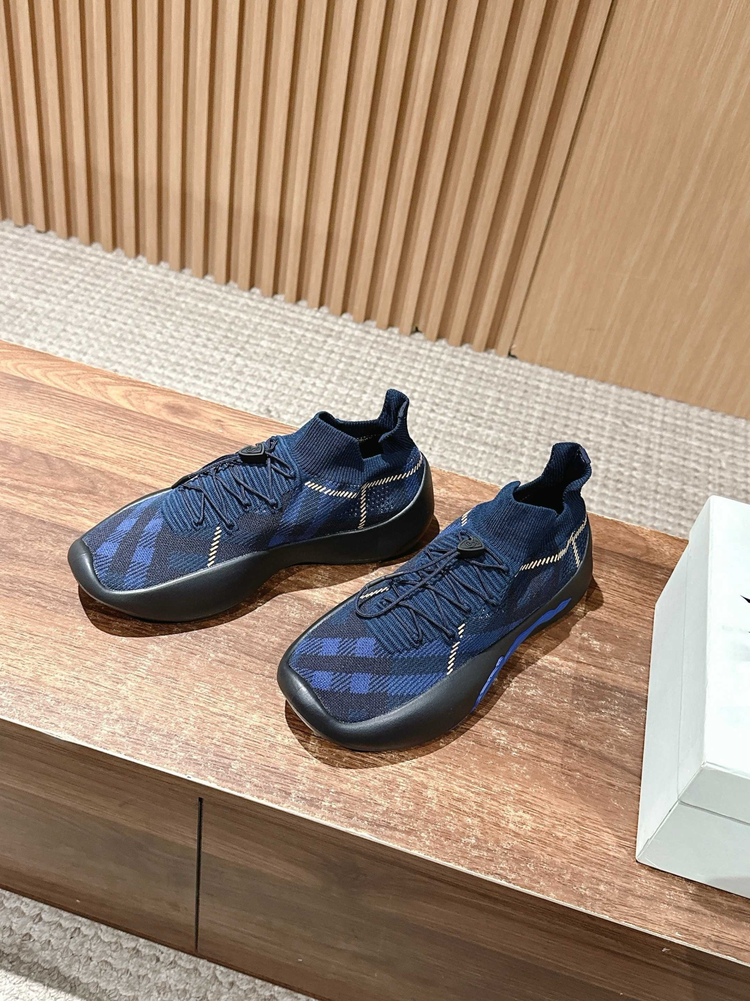 Shoe Burberry shoes — 354c5d08 angle 1