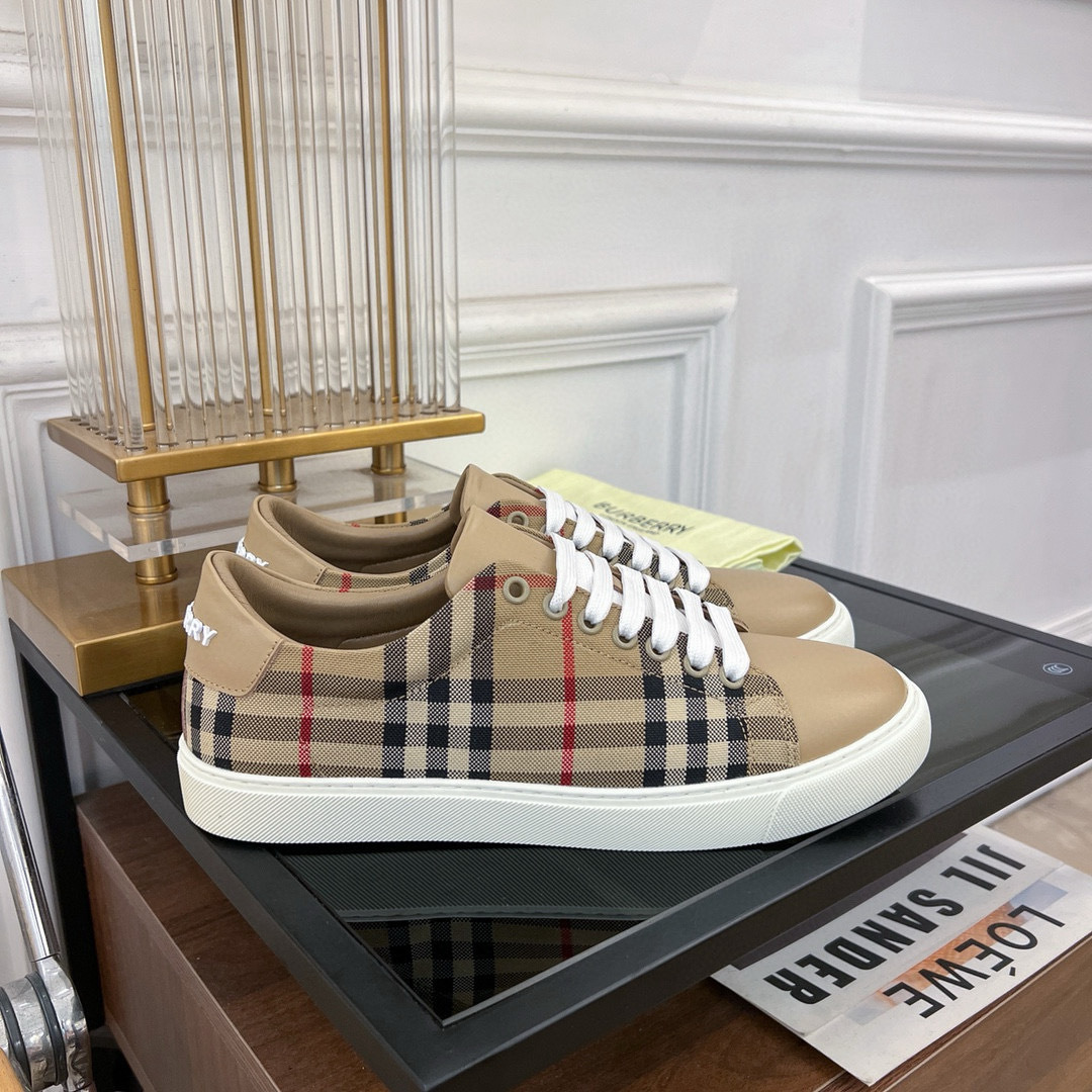 Shoe Burberry shoes — 8b2ef809 angle 1