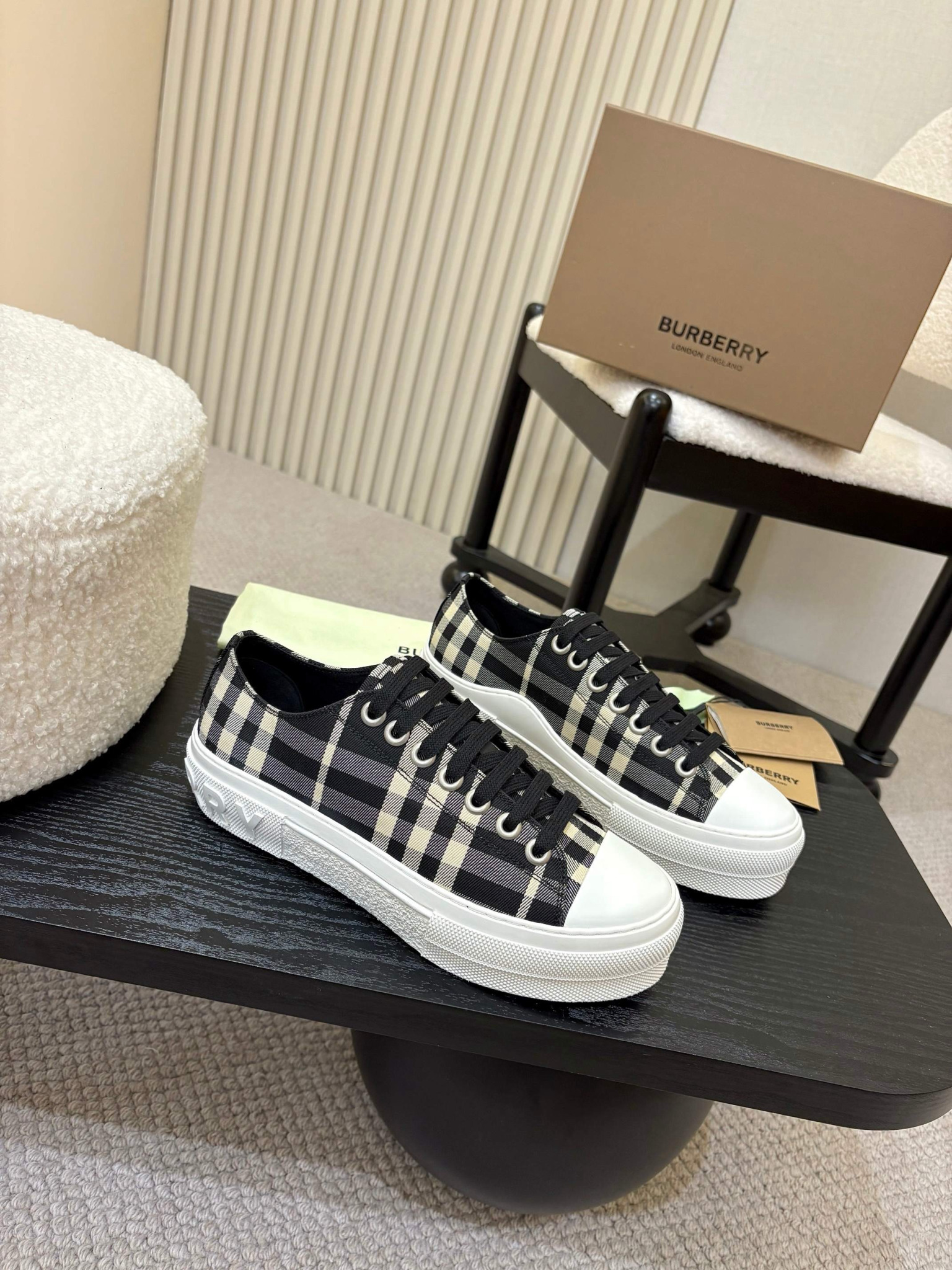 Shoe Burberry shoes — a711f672