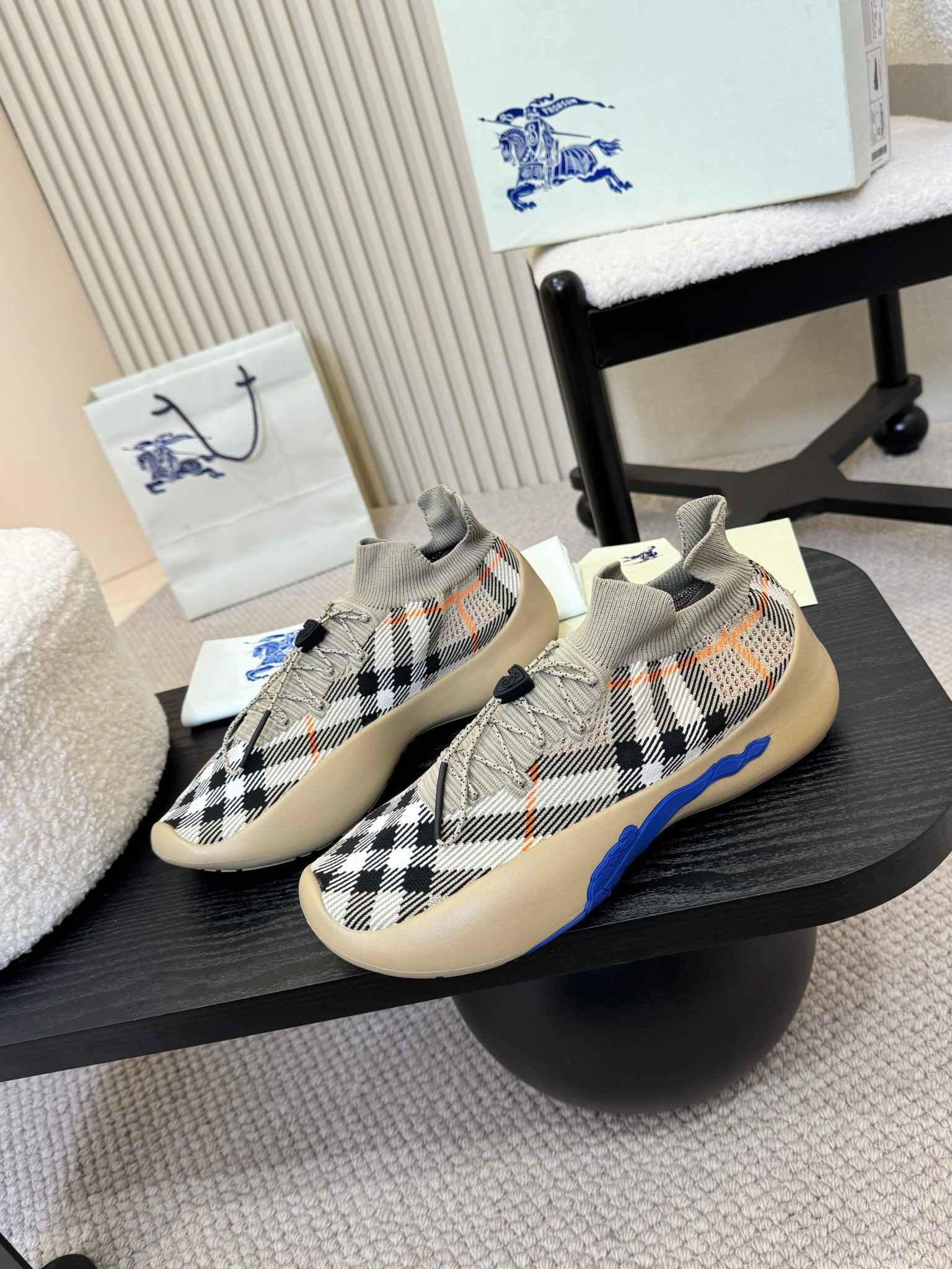 Shoe Burberry shoes — a86b1791 angle 1