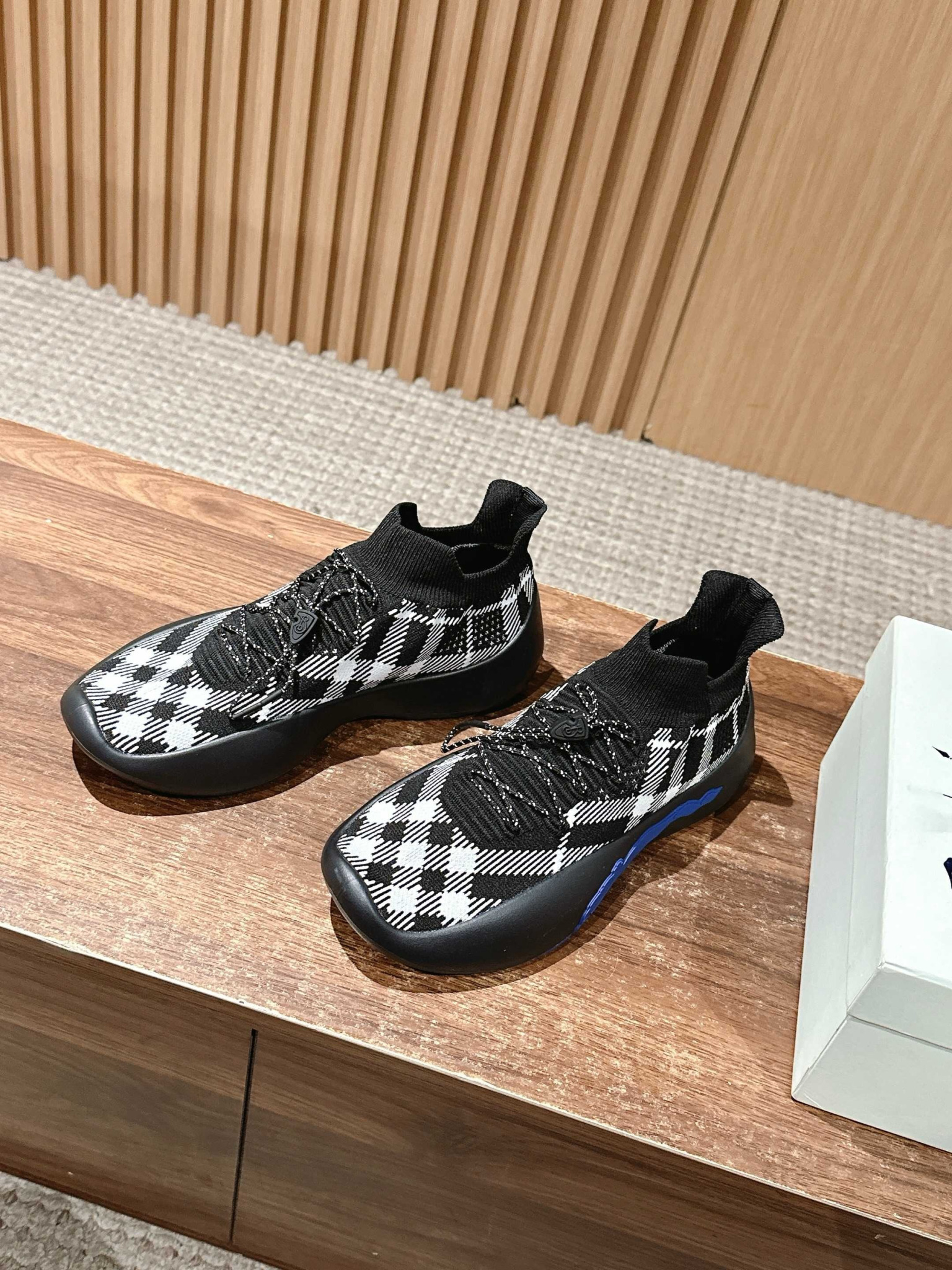 Shoe Burberry shoes — adcfc2b5 angle 1
