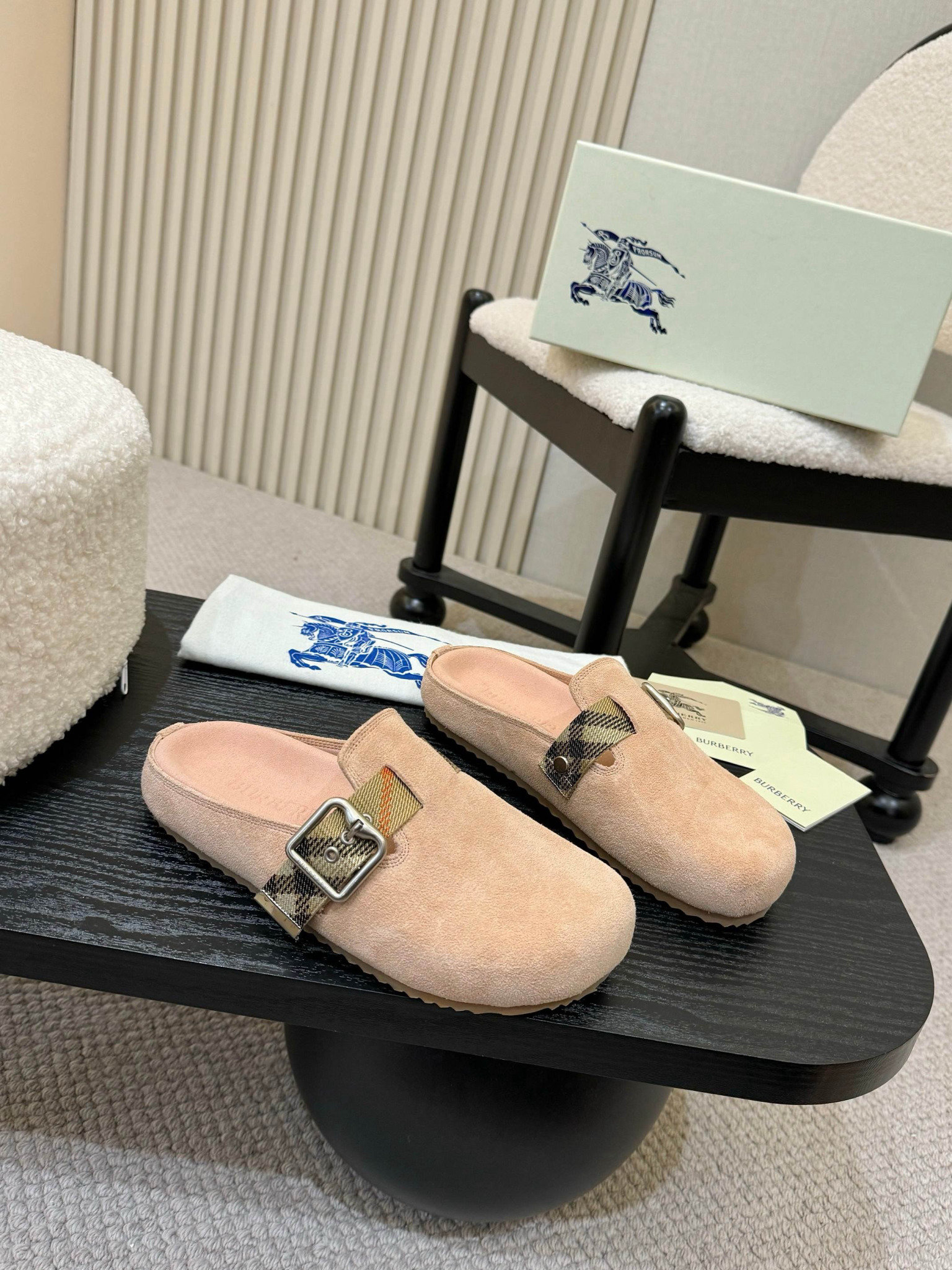 Shoe Burberry shoes — c3a2756f angle 1