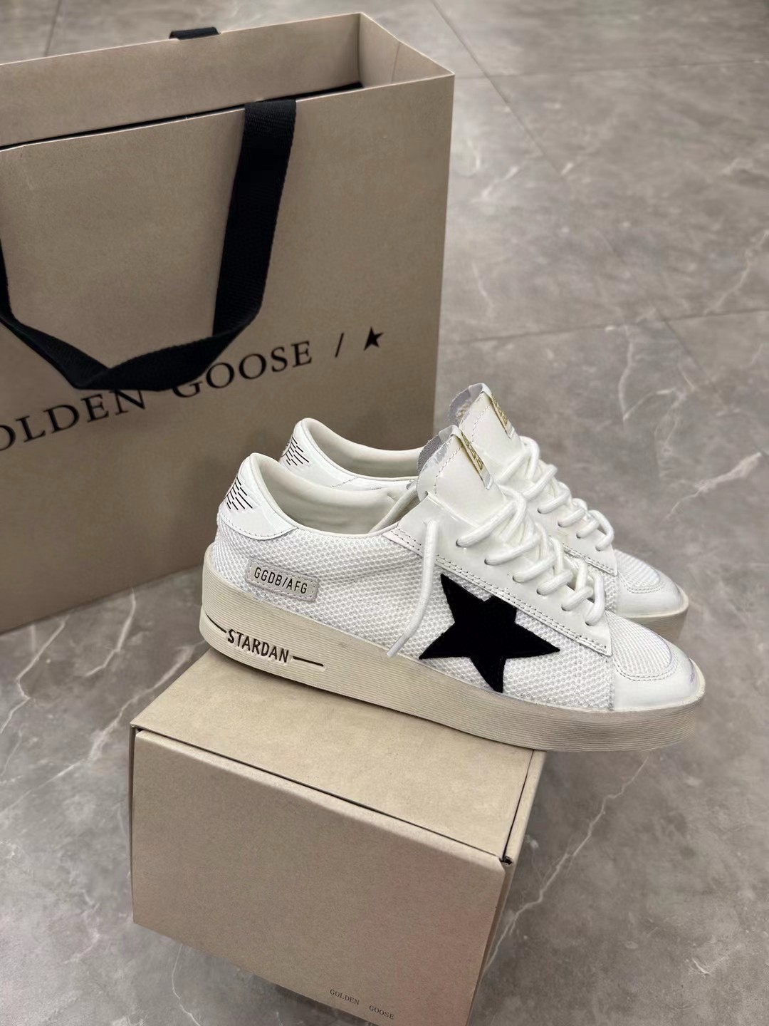 Shoe Golden Goose shoes — 5c989b61 angle 1