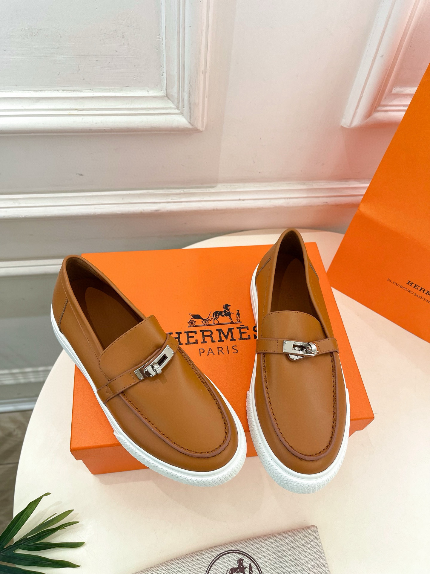 Shoe Hermès shoe — dac24723 angle 1