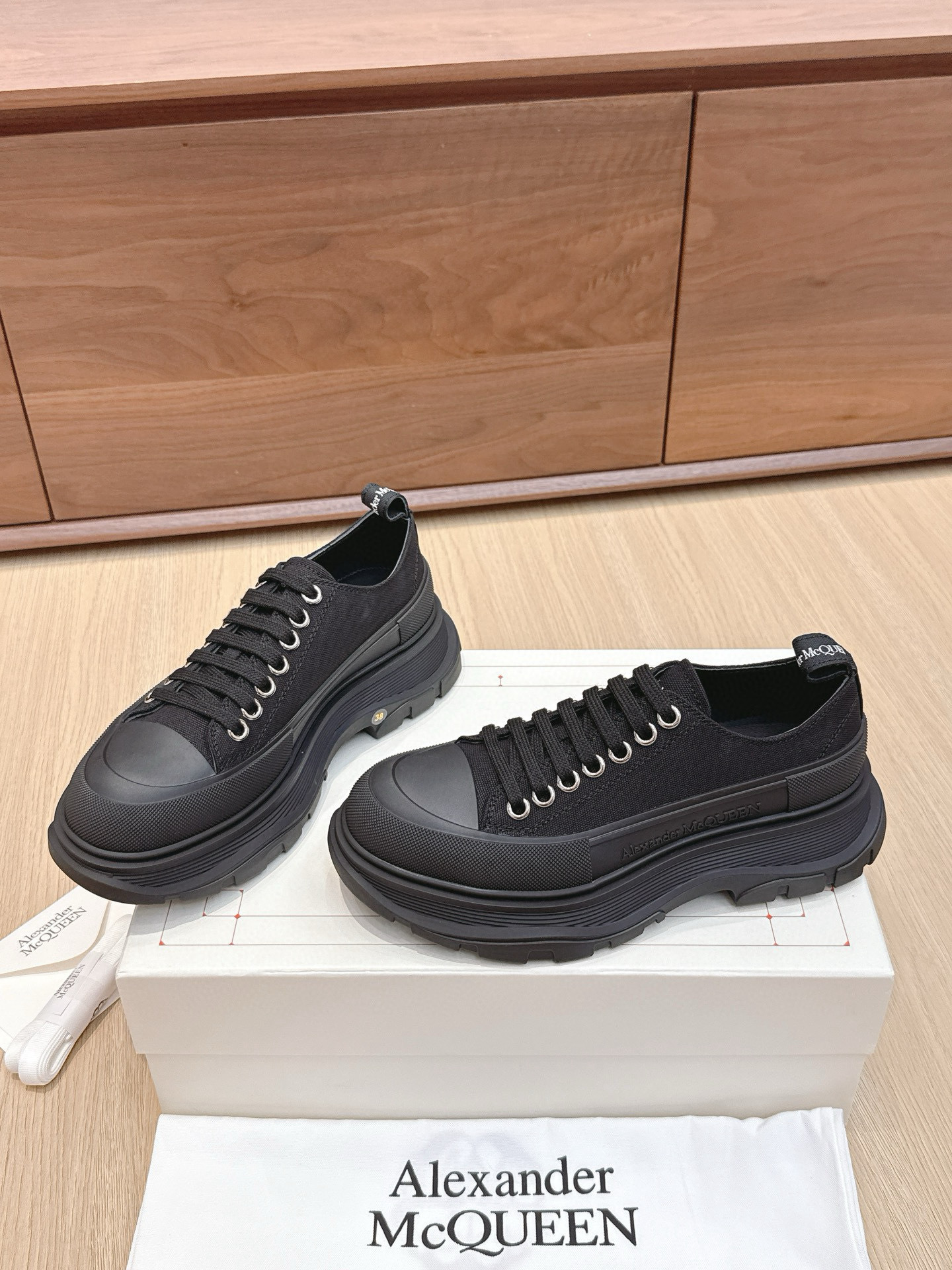 Shoe McQueen shoe — dc654693 angle 1
