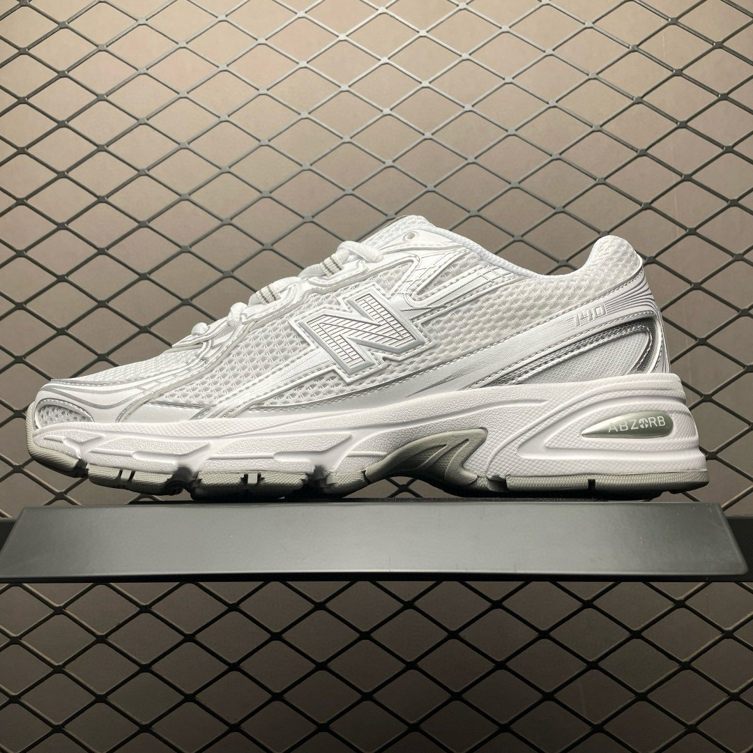 Shoe New Balance sneakers — d6980b57 angle 1
