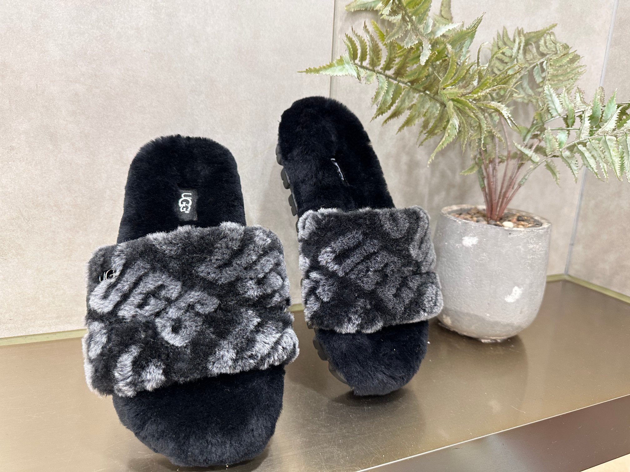 Shoe Ugg series — 065fd82c angle 1