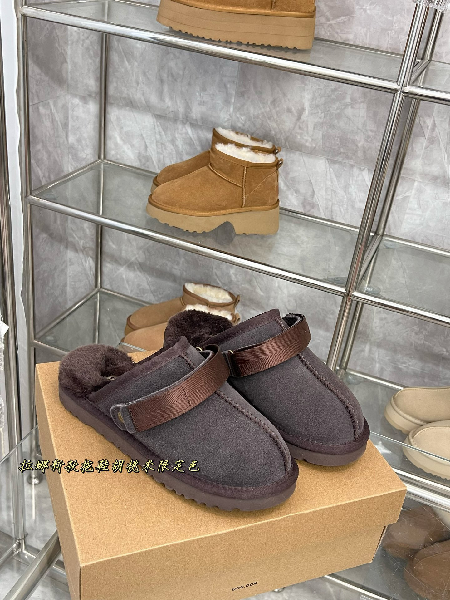 Shoe Ugg series — 53fd8370 angle 1