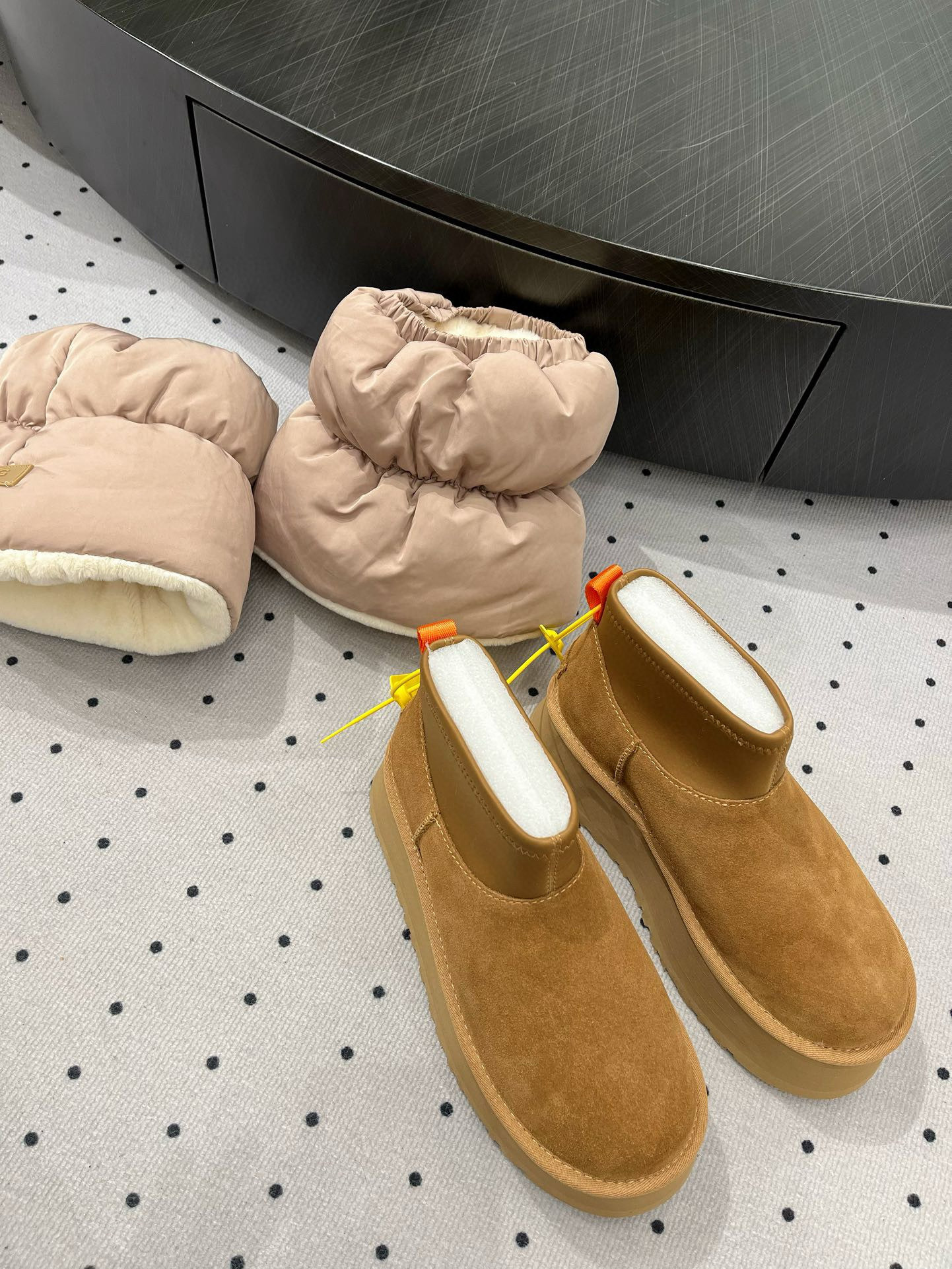 Shoe Ugg series — 8fb5c032 angle 1
