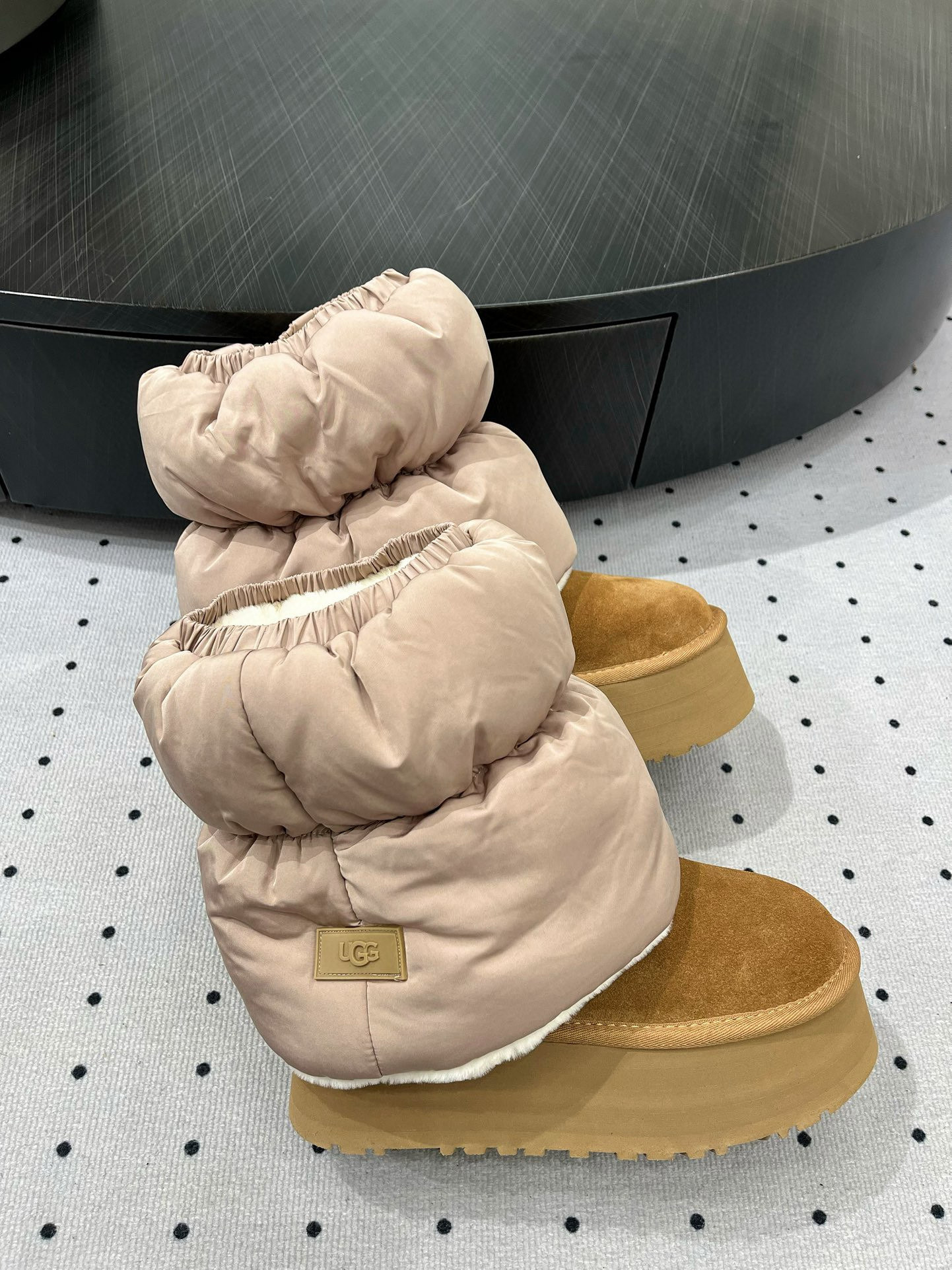 Shoe Ugg series — ac8d28ac angle 1