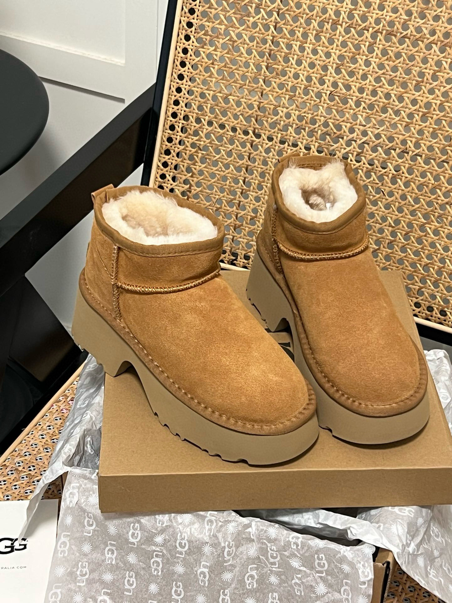 Shoe Ugg series — ba4f7c9f angle 1
