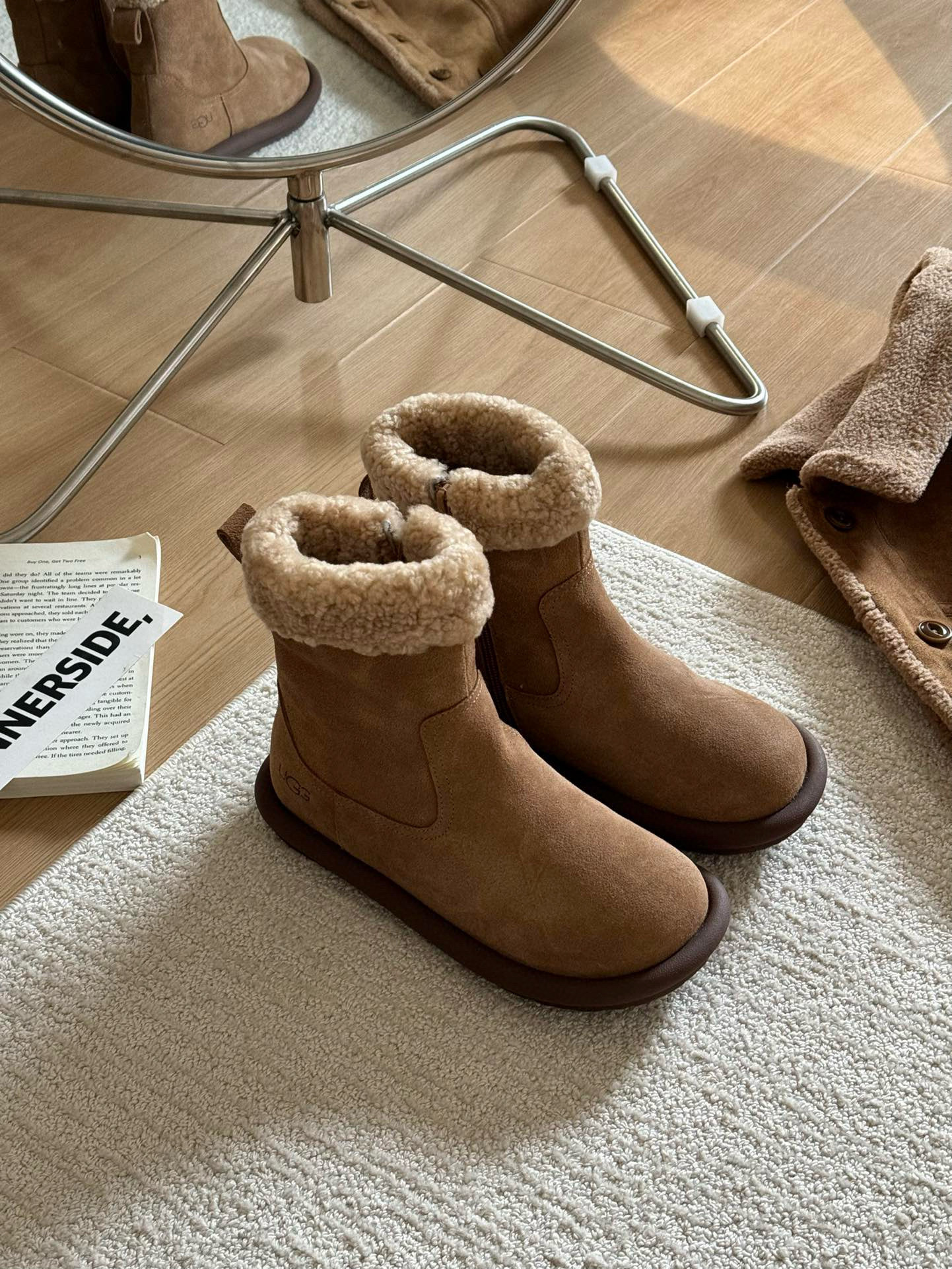 Shoe Ugg series — f07a5bdc angle 1