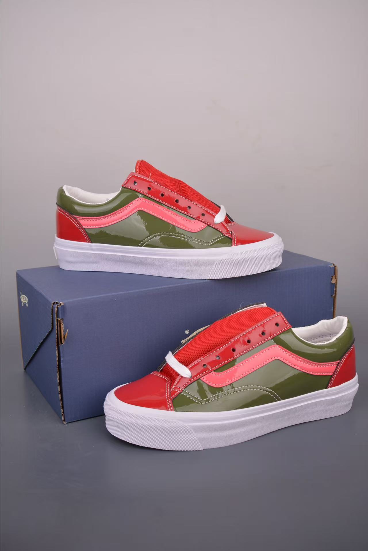 Shoe Vans Old Skool shoes — 5da237c2 angle 1