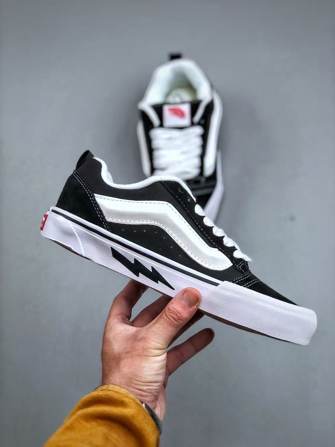 Shoe Vans Old Skool shoes — c10bcbe5 angle 1