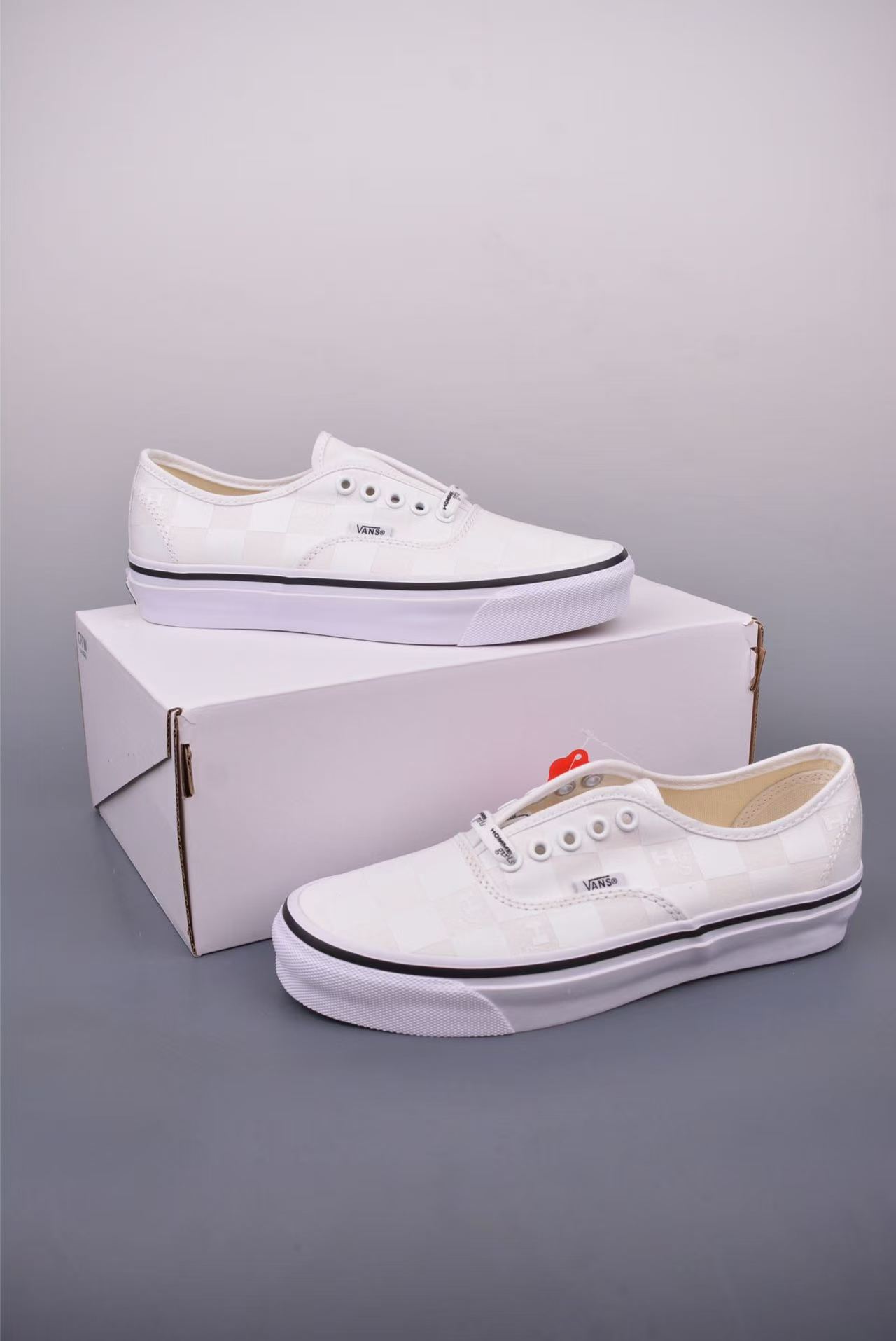 Shoe Vans Old Skool shoes — e8afc5b0 angle 1