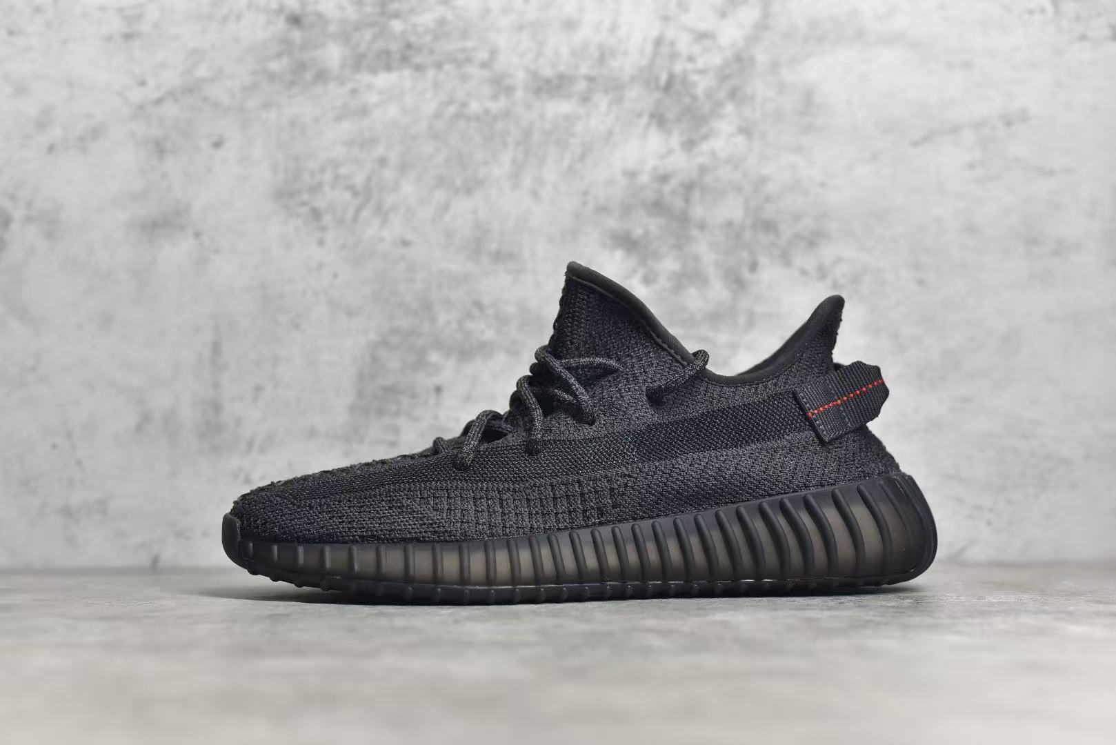 Shoe YEEZY — d15d097a angle 1
