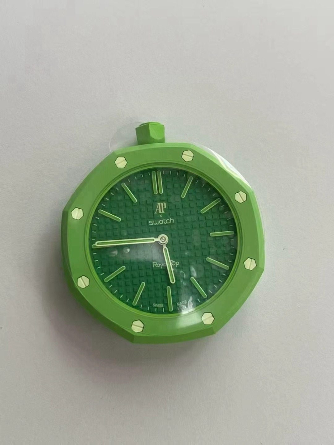 Watch — 69701234
